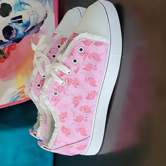 Shoes - Picture 4 of 4